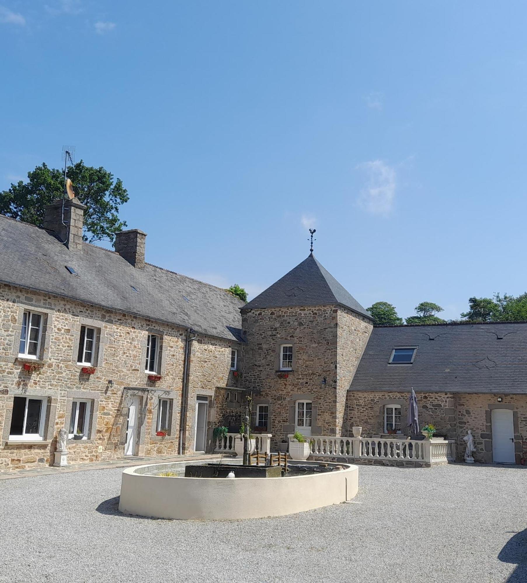 Domaine De La Tour Carree - 3 Chambres Benoitville Extérieur photo