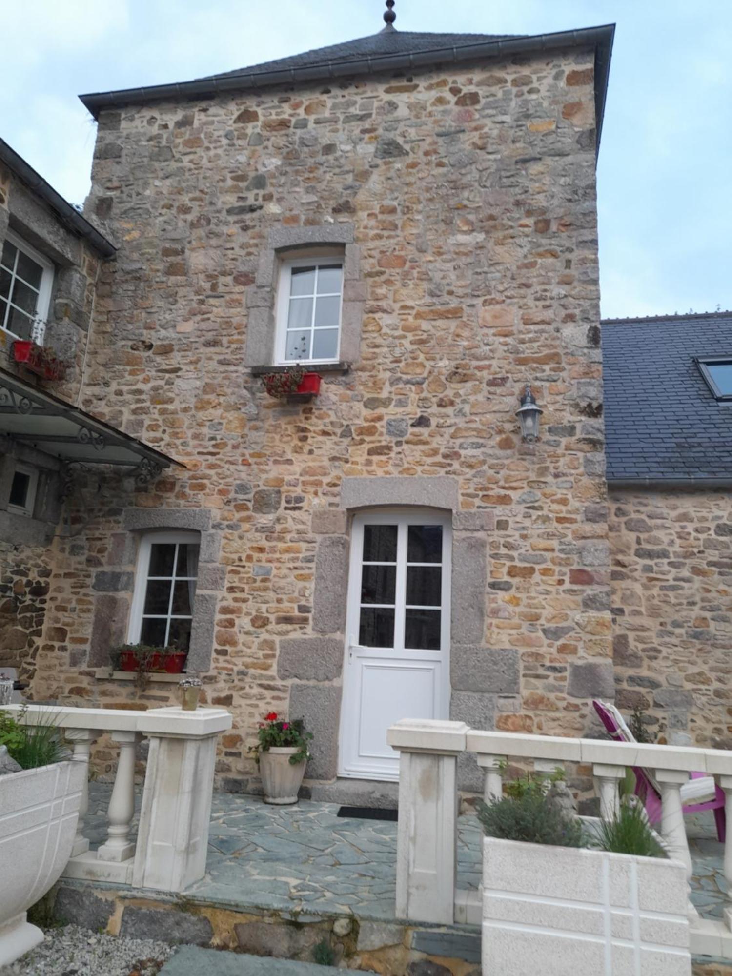 Domaine De La Tour Carree - 3 Chambres Benoitville Extérieur photo